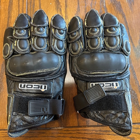 Icon Street Fighter motorcycle gloves - Picture 1 of 2